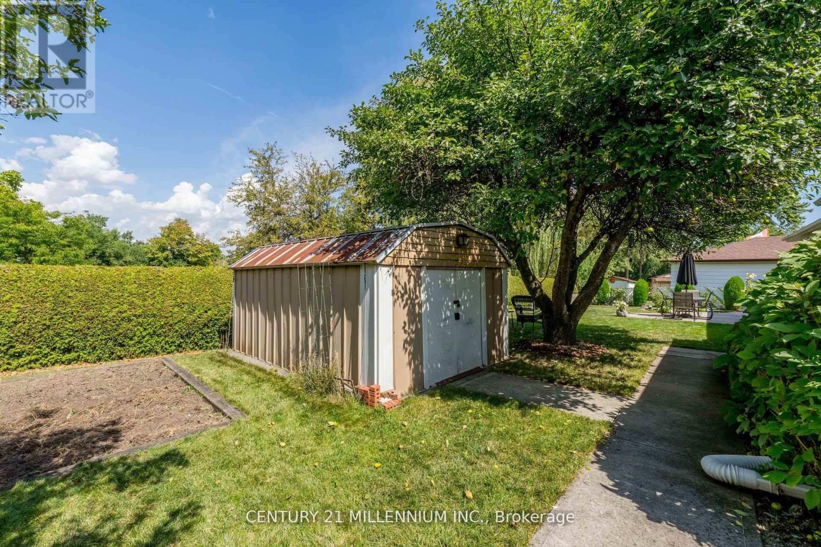 20 DUNBLAINE CRESCENT - 21