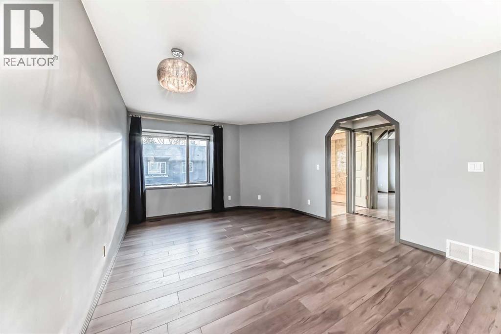 Single Family House for Sale in    Street NW Varsity Calgary 