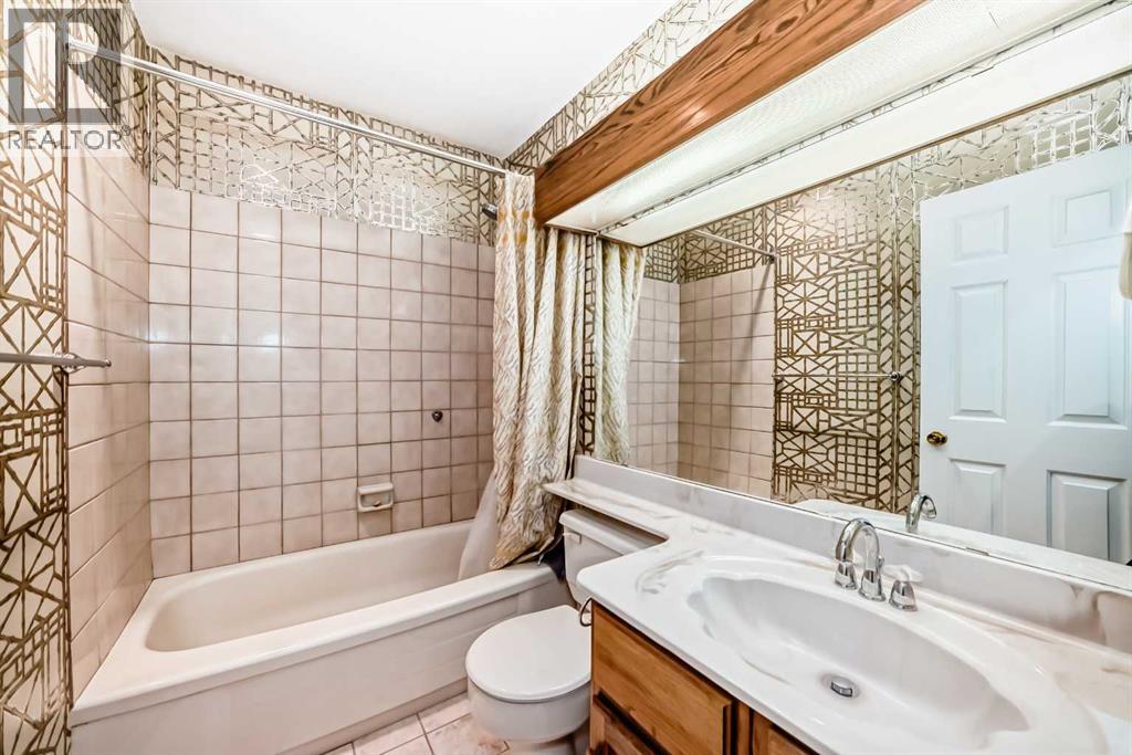 Single Family House for Sale in    Street NW Varsity Calgary 