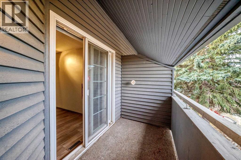 Single Family House for Sale in    Street NW Varsity Calgary 