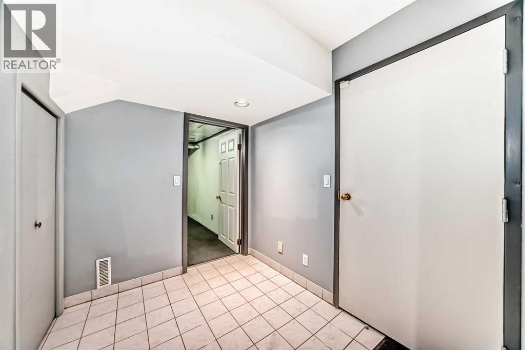 Single Family House for Sale in    Street NW Varsity Calgary 