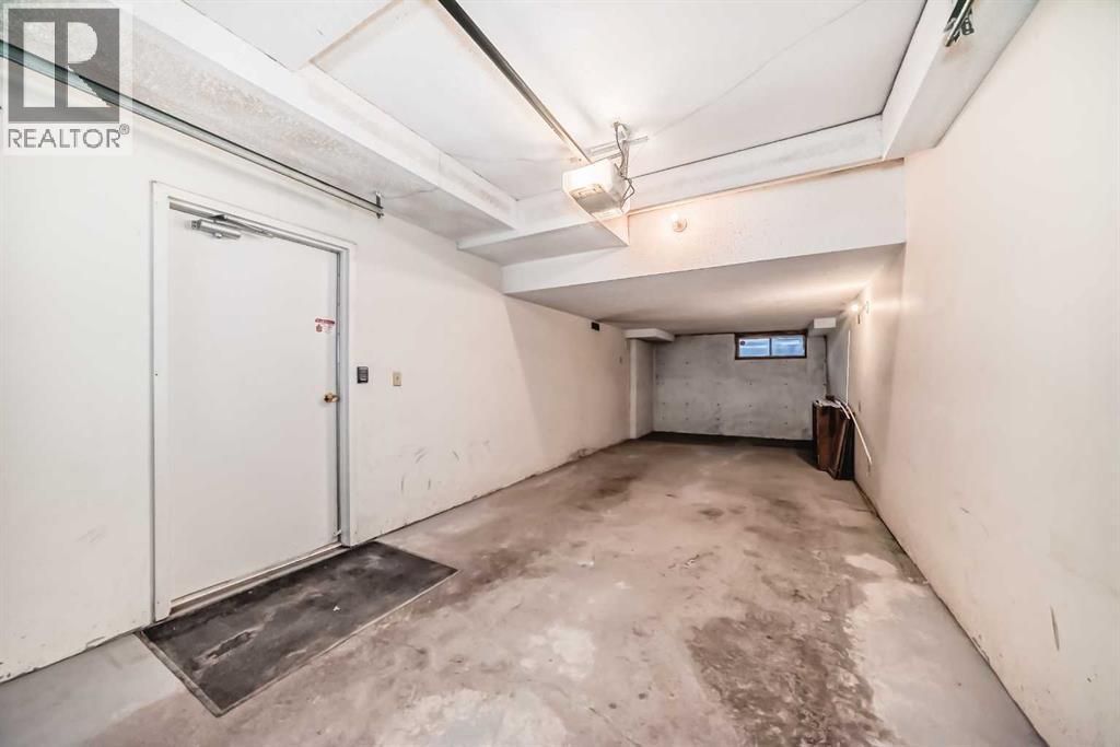 Single Family House for Sale in    Street NW Varsity Calgary 