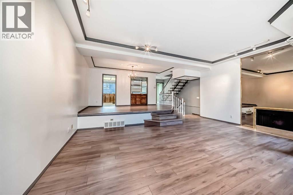 Single Family House for Sale in    Street NW Varsity Calgary 