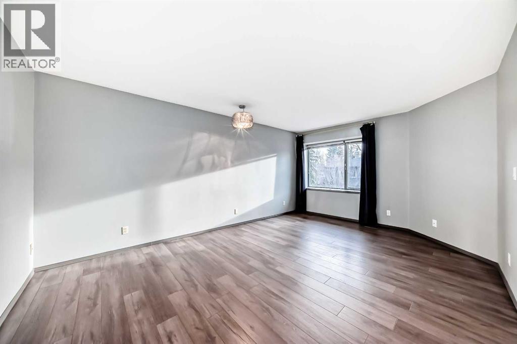 Single Family House for Sale in    Street NW Varsity Calgary 