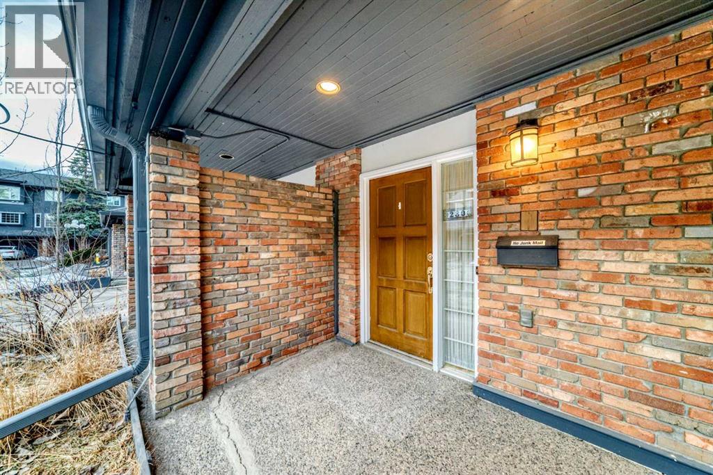 Single Family House for Sale in    Street NW Varsity Calgary 