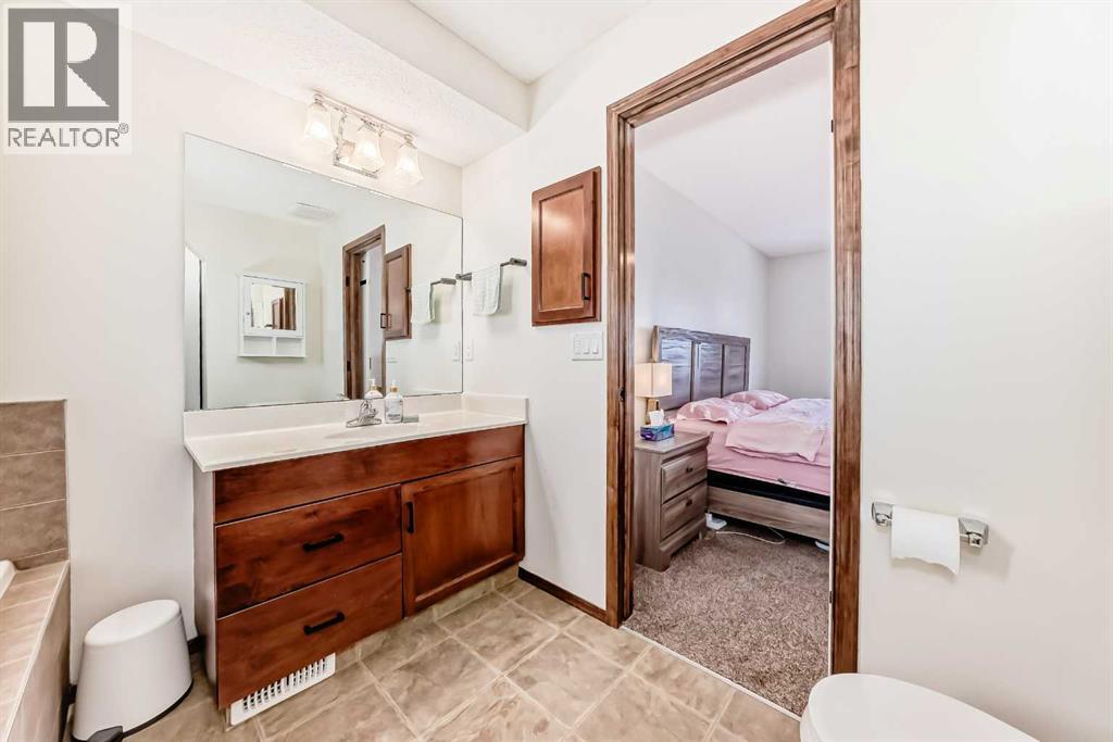 Single Family House for Sale in  Tuscany Ridge Crescent NW Tuscany Calgary 