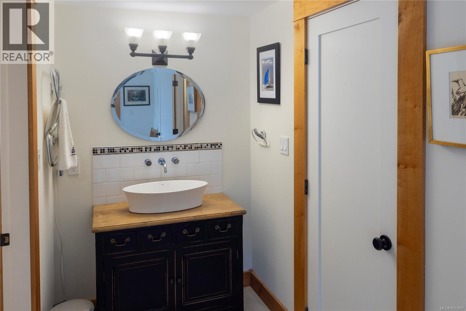  2710 Sea View Road, Saanich