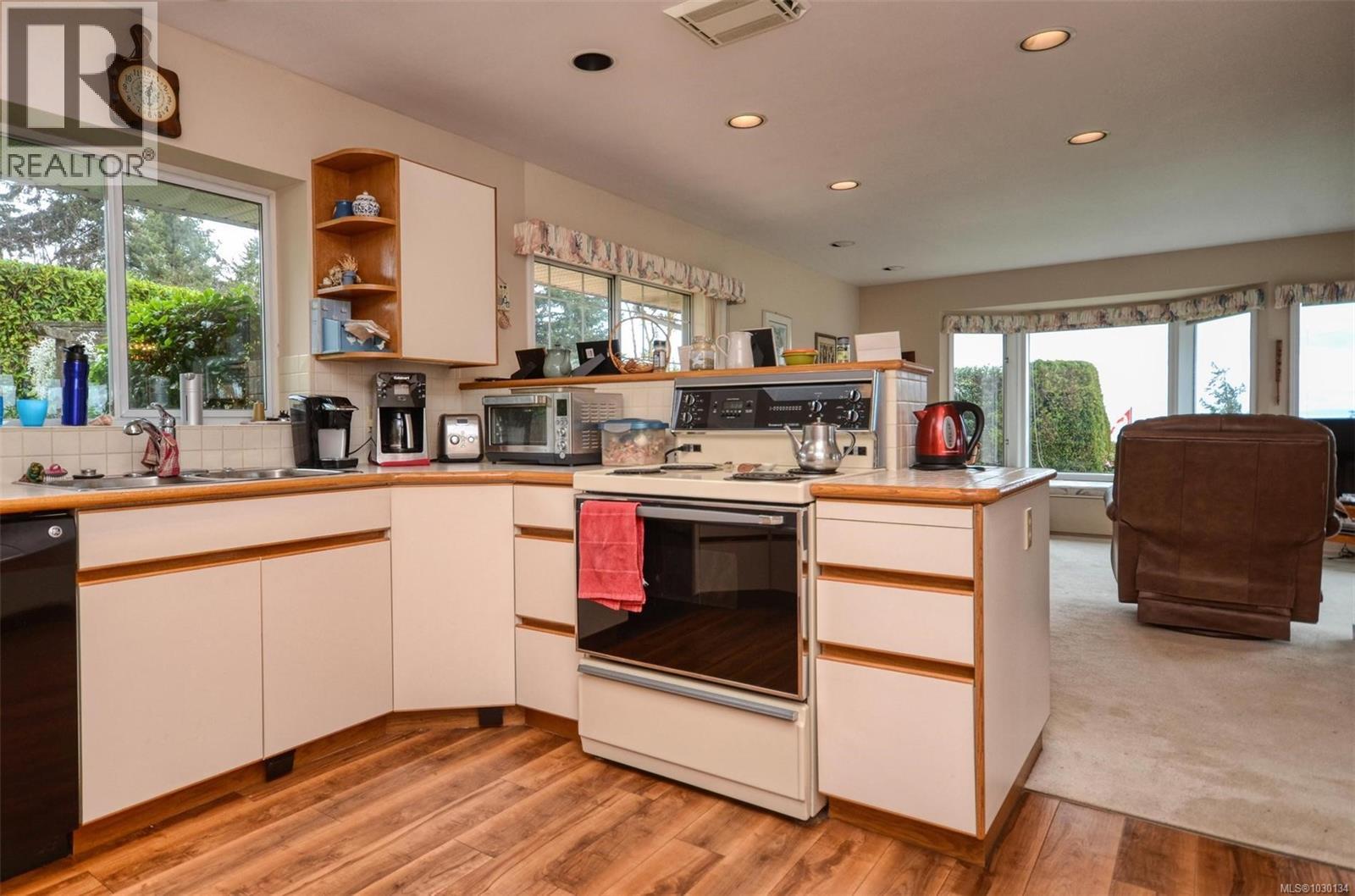  10502 Jocelyn Place, Sidney