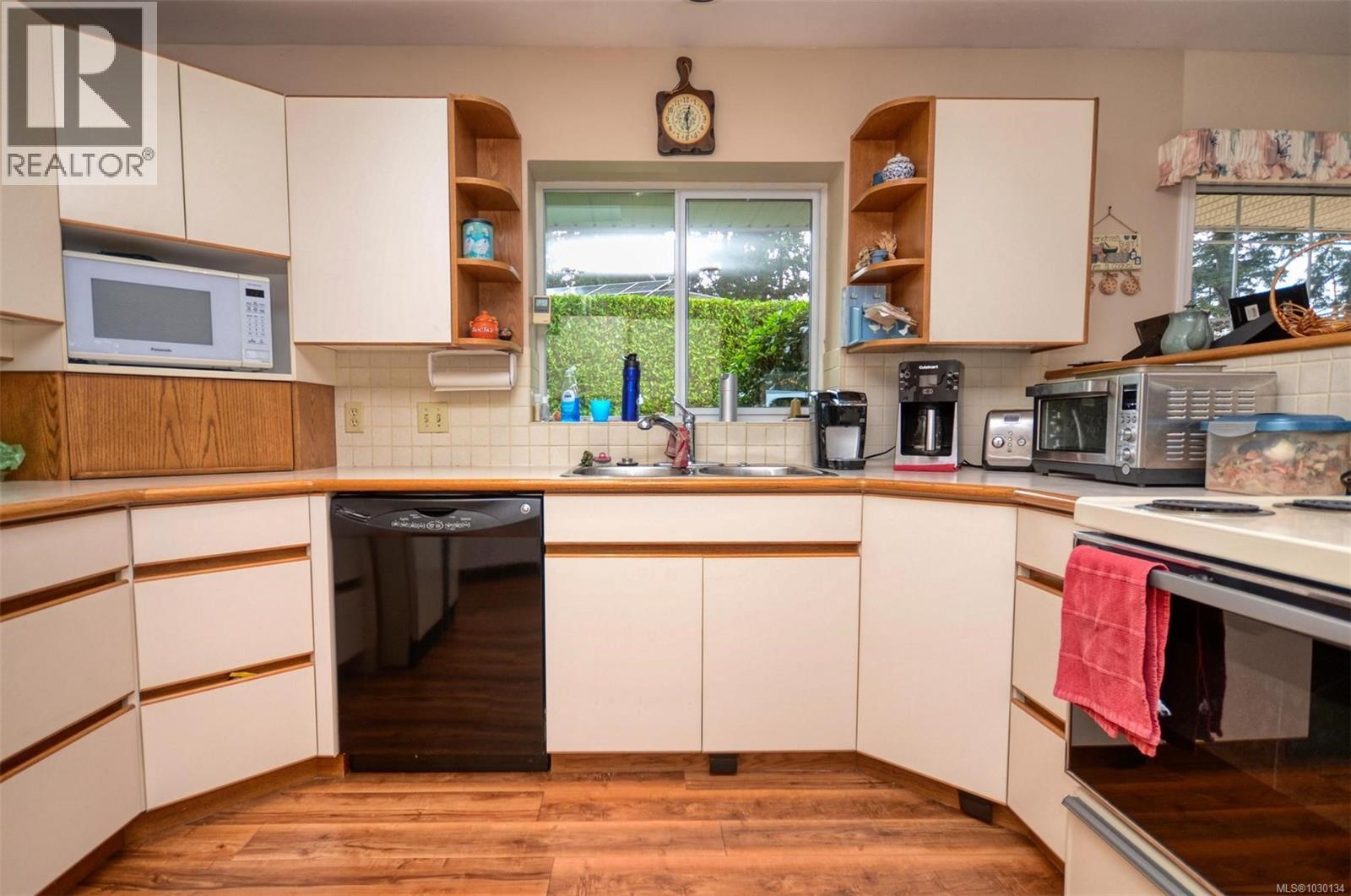  10502 Jocelyn Place, Sidney