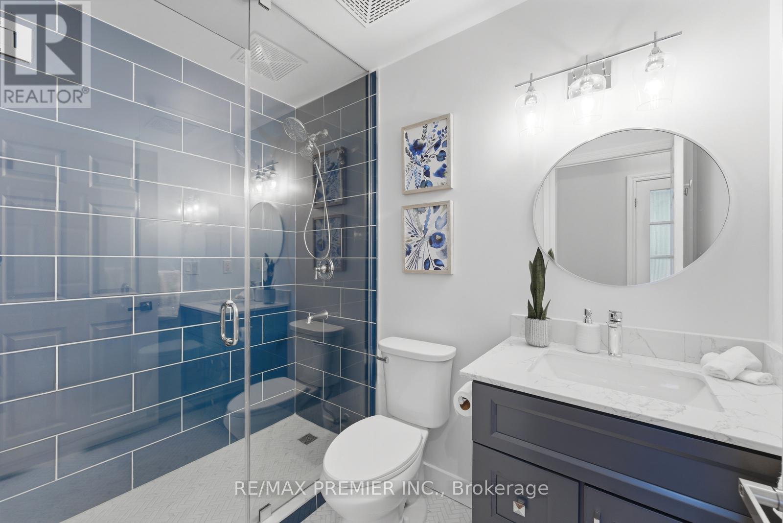 PH20 – 16 DALLIMORE CIRCLE,Toronto (Banbury-Don Mills),,
