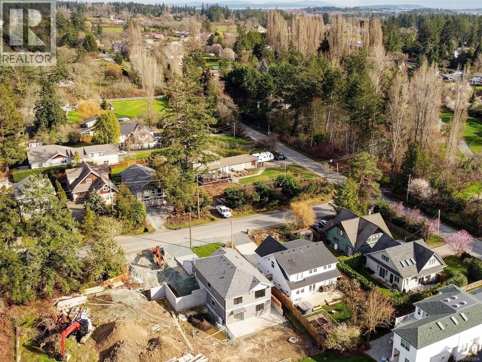  10956 Chalet Road, North Saanich