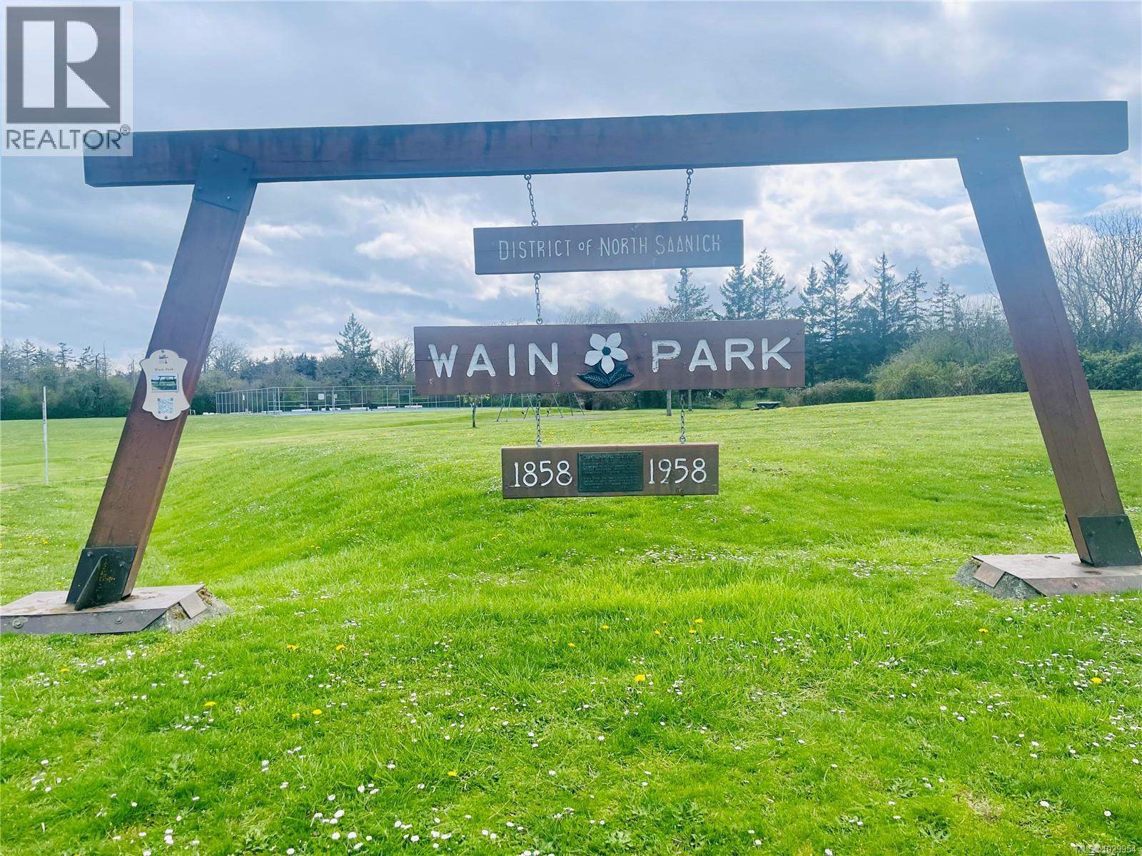  10956 Chalet Road, North Saanich