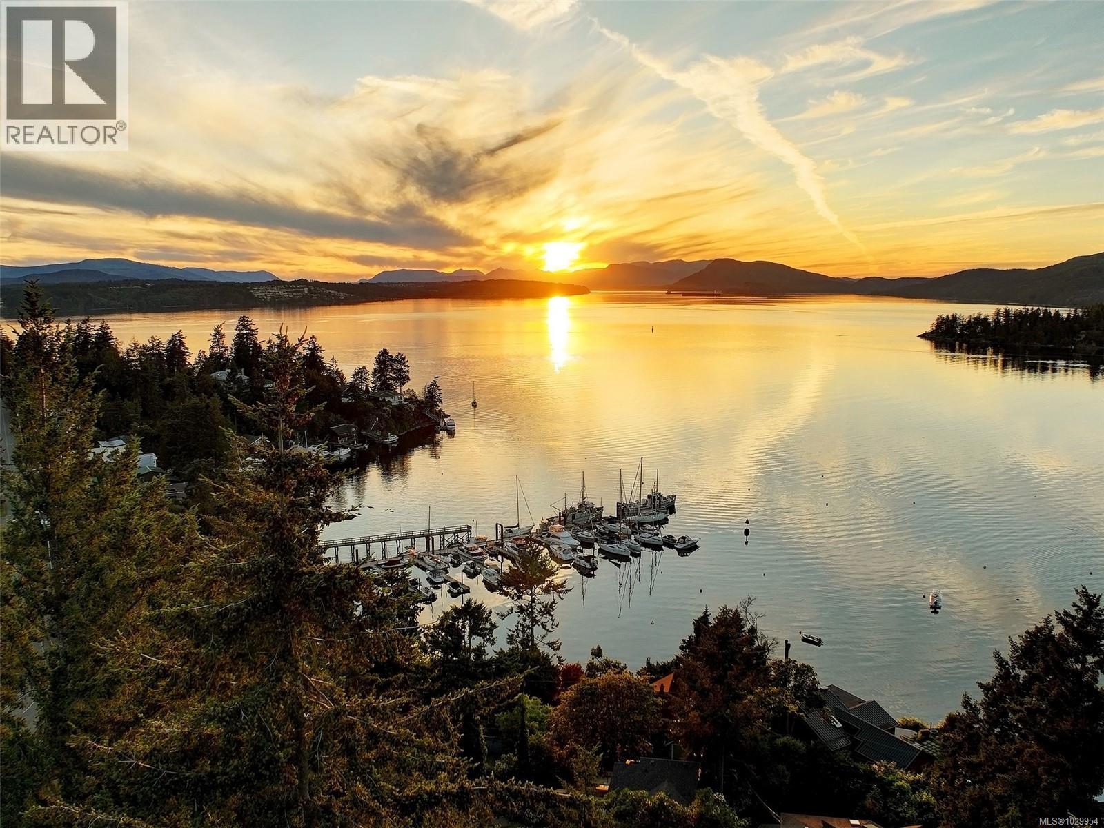  10956 Chalet Road, North Saanich