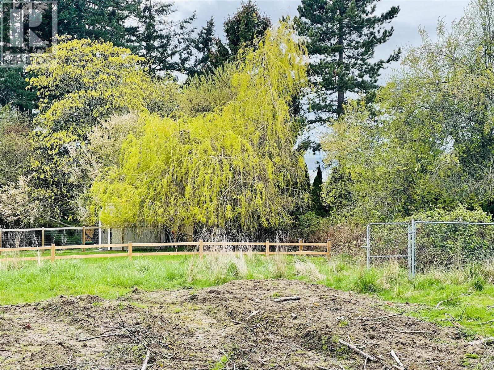  10956 Chalet Road, North Saanich