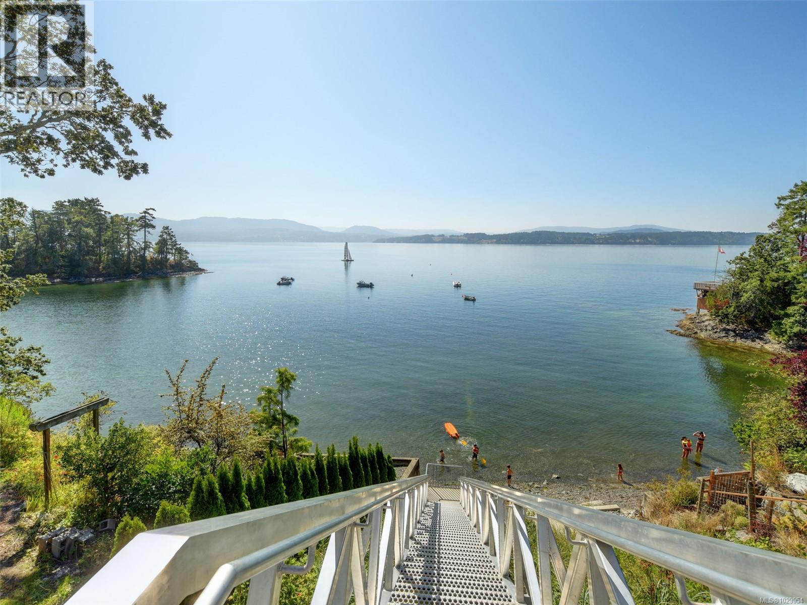  10956 Chalet Road, North Saanich