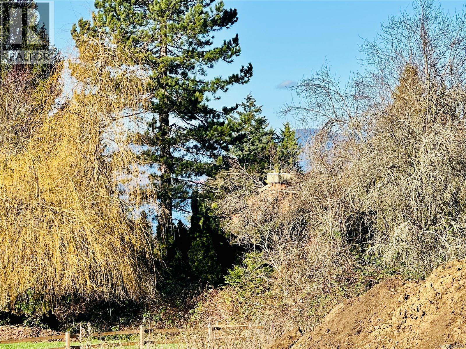  10956 Chalet Road, North Saanich