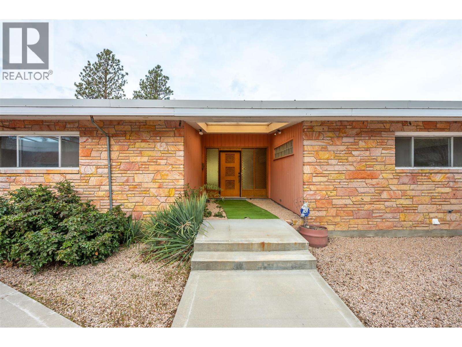 102 Derenzy Place, Penticton