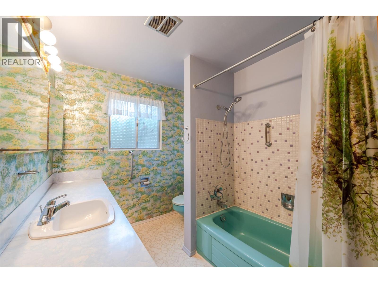 102 Derenzy Place, Penticton