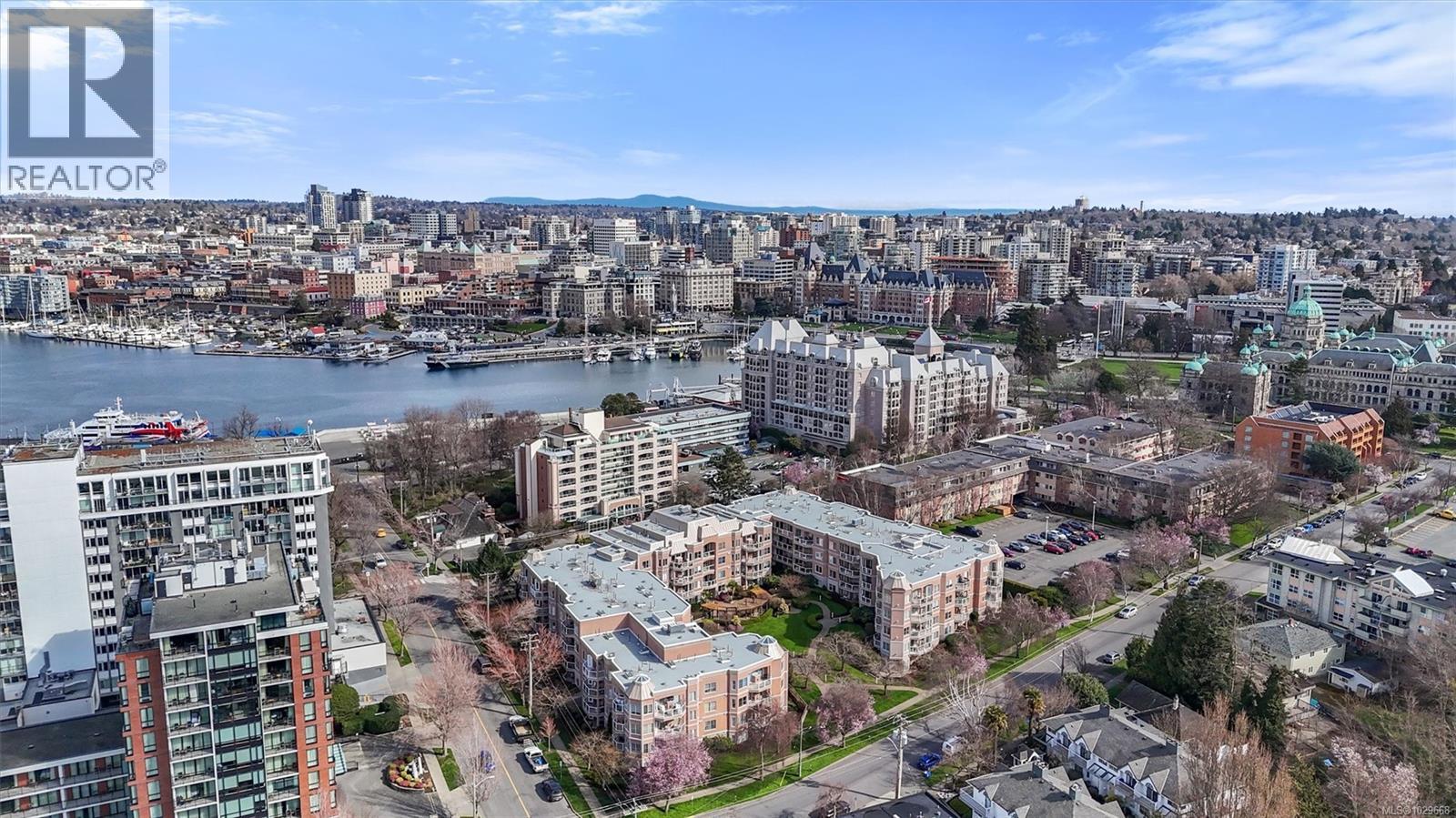 324 405 Quebec Street, Victoria