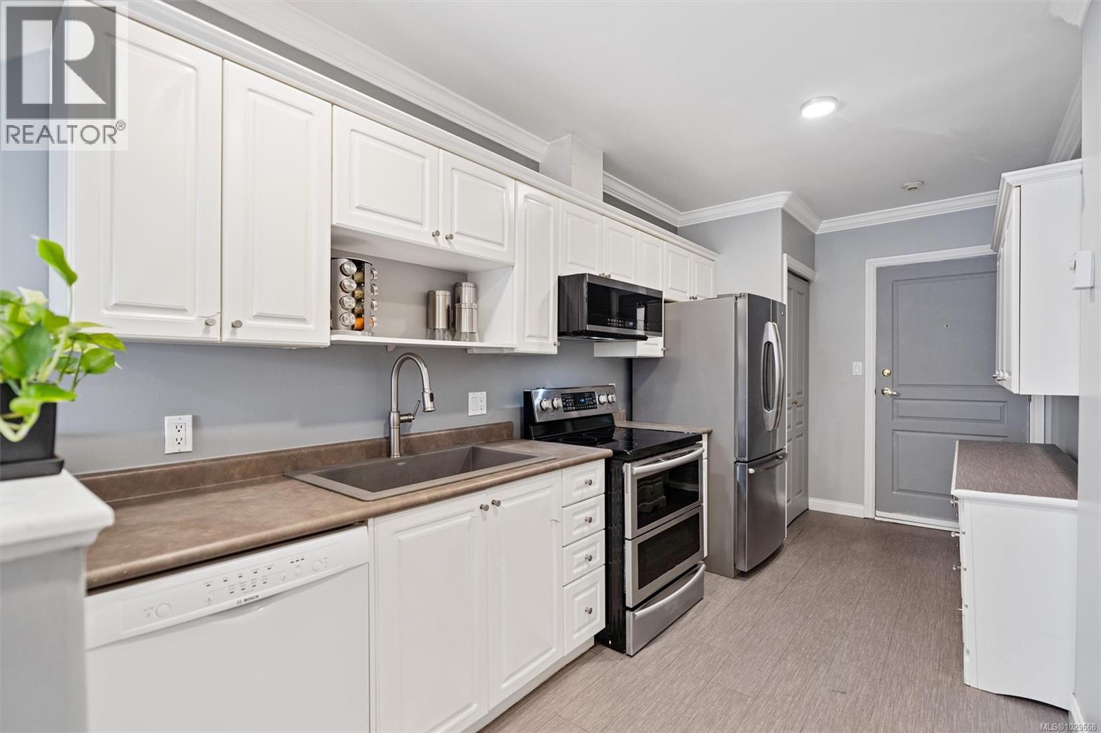 324 405 Quebec Street, Victoria