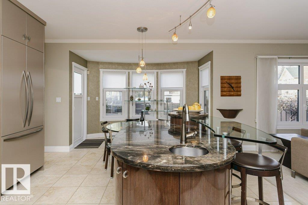 11 WELLINGTON CR NW, Edmonton