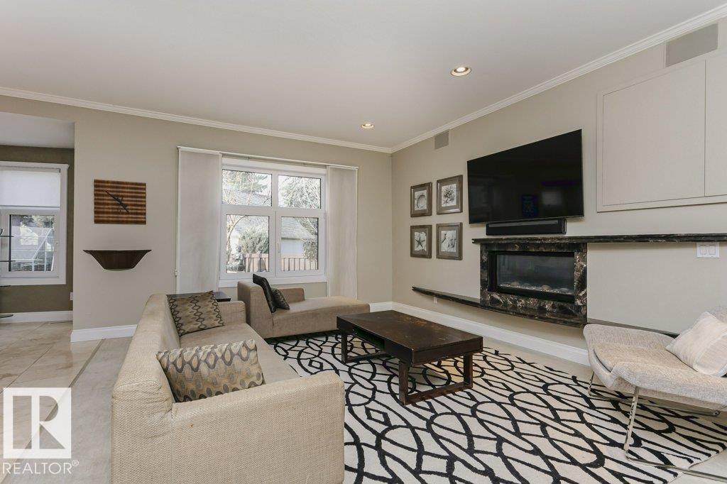 11 WELLINGTON CR NW, Edmonton