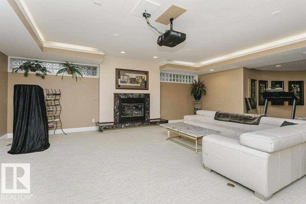 11 WELLINGTON CR NW - 43