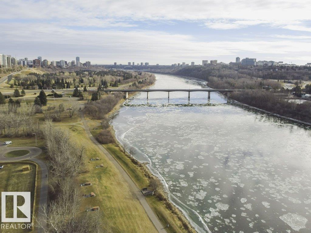 11 WELLINGTON CR NW, Edmonton