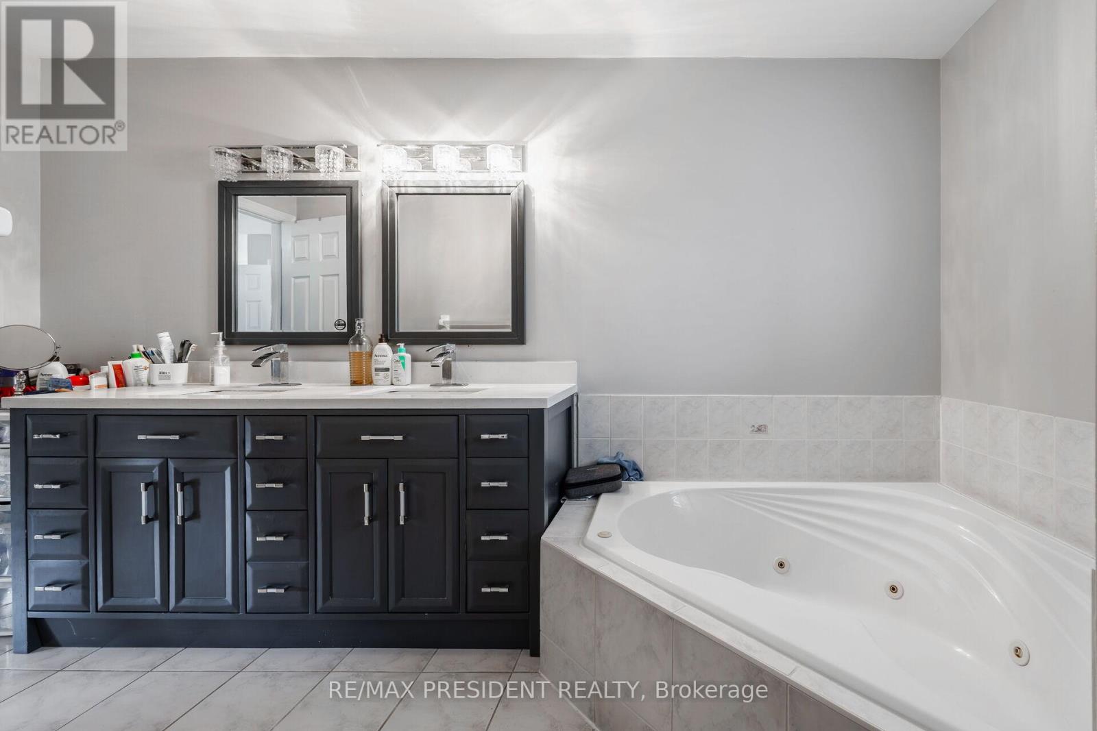 14 SAMUEL CRESCENT - 30