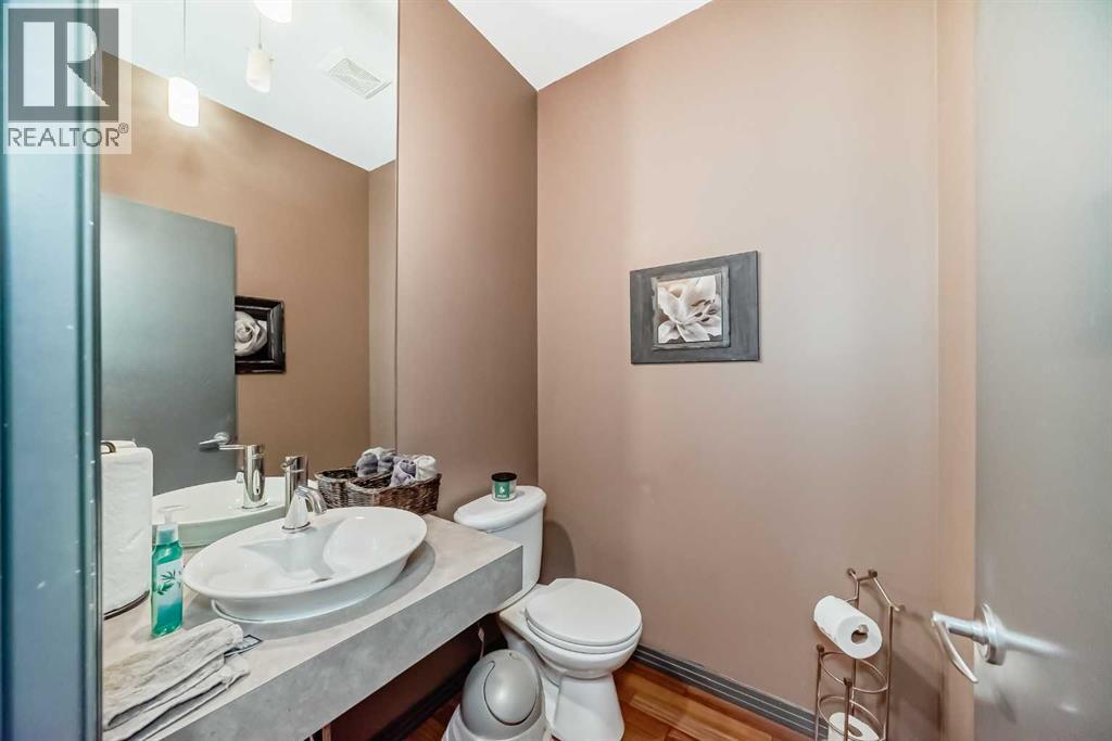 Single Family House for Sale in  Tuscany Ravine Close NW Tuscany Calgary 