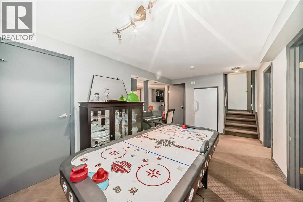 Single Family House for Sale in  Tuscany Ravine Close NW Tuscany Calgary 