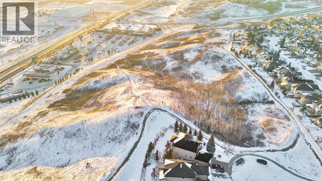 Single Family House for Sale in  Tuscany Ravine Close NW Tuscany Calgary 