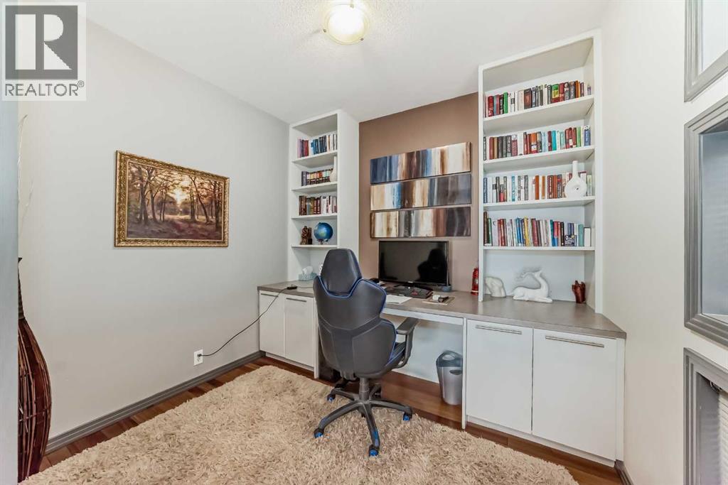 Single Family House for Sale in  Tuscany Ravine Close NW Tuscany Calgary 