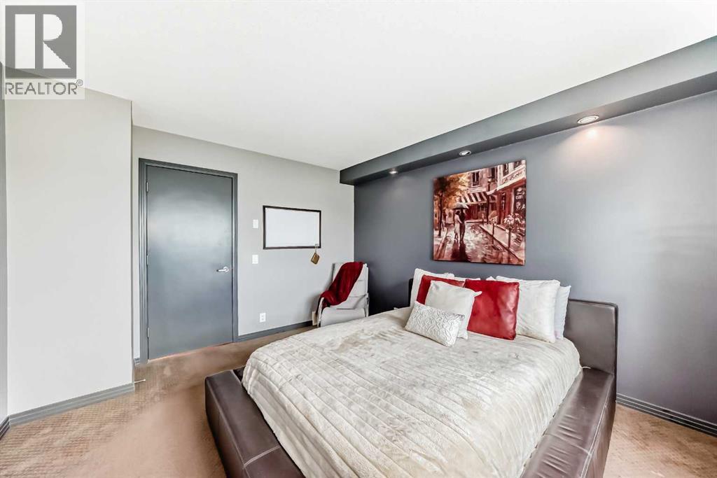 Single Family House for Sale in  Tuscany Ravine Close NW Tuscany Calgary 