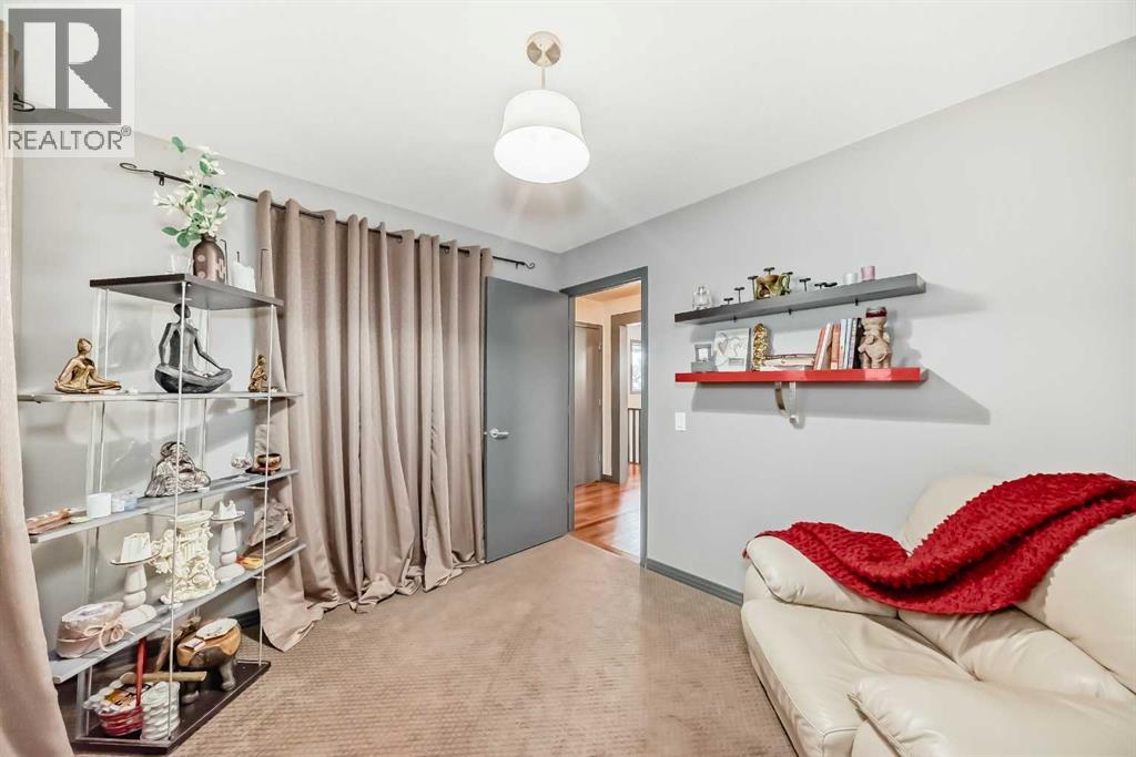 Single Family House for Sale in  Tuscany Ravine Close NW Tuscany Calgary 