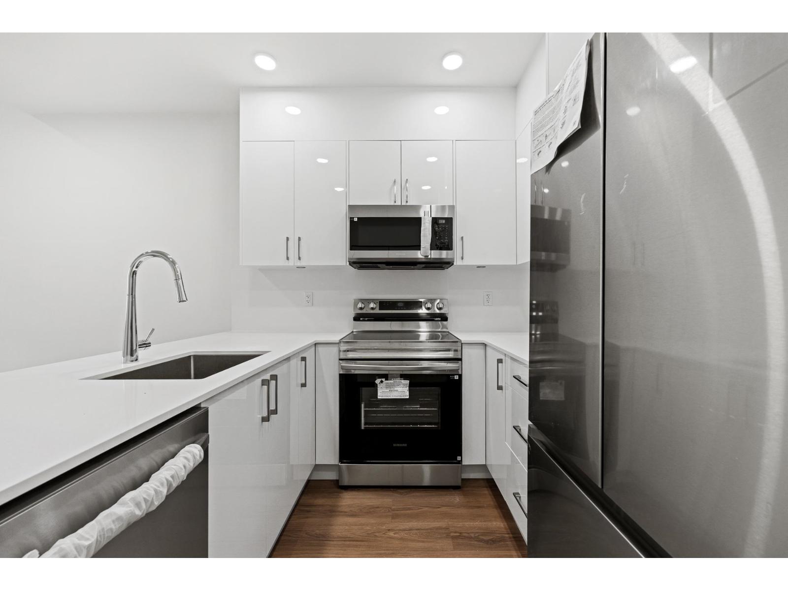 604 15739 FRASER HWY.