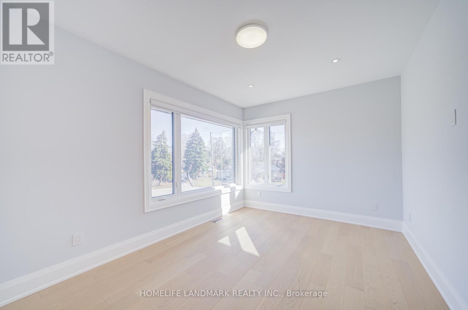 53 SAUGEEN CRESCENT - 24