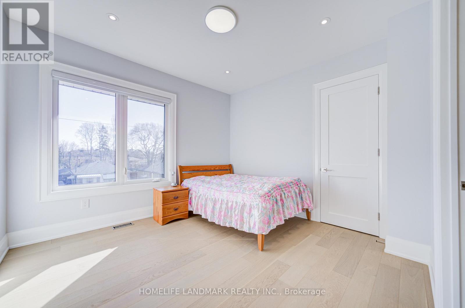 53 SAUGEEN CRESCENT - 27