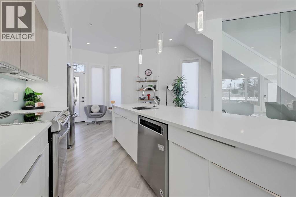 Single Family House for Sale in   Avenue NE Renfrew Calgary 