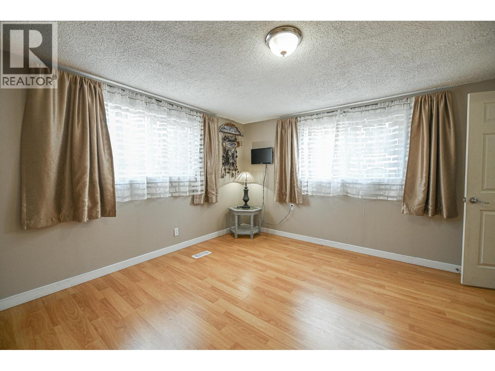 4981 SPRUCE AVENUE - 30