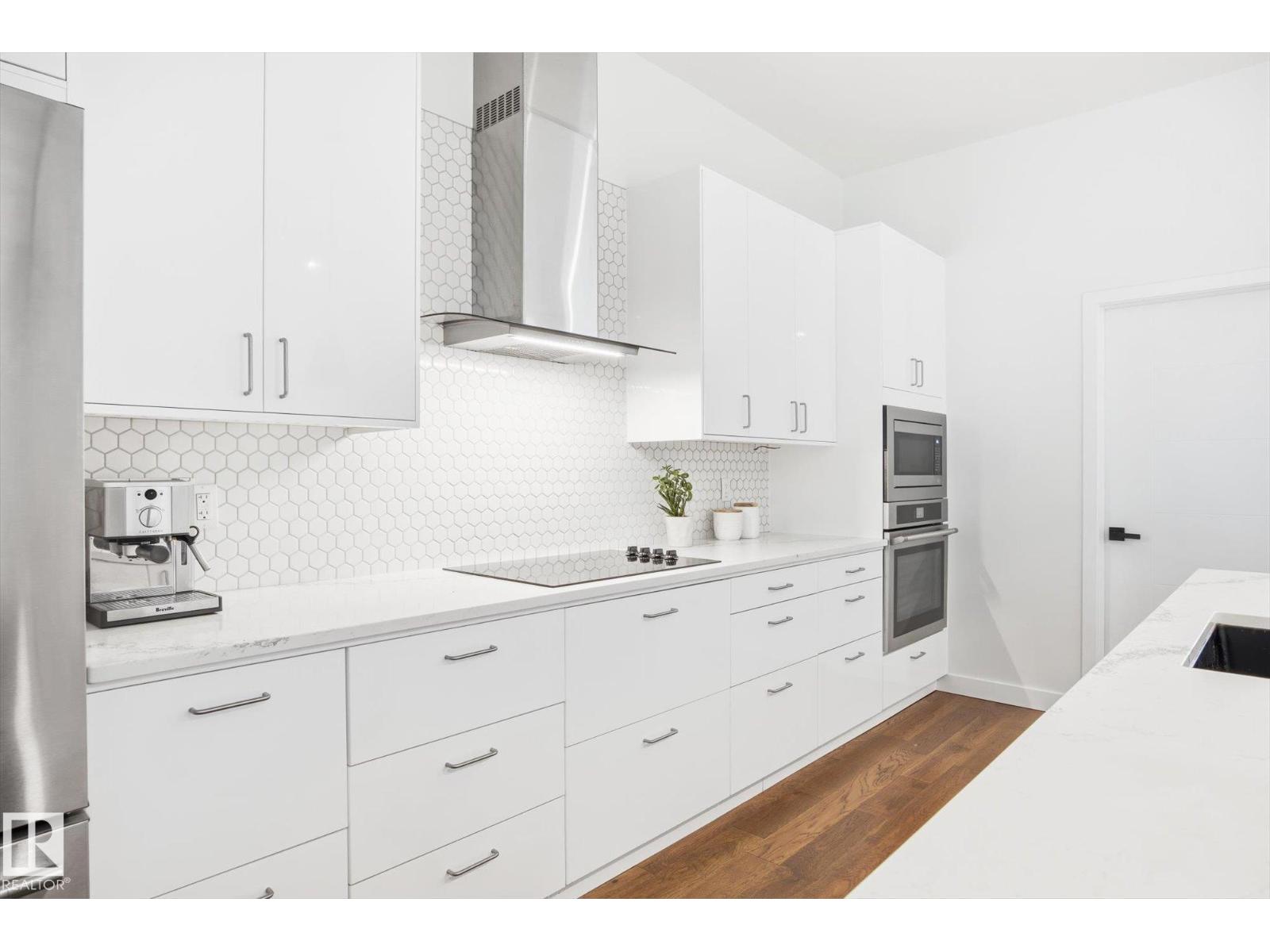 9821 85 AV NW, Edmonton