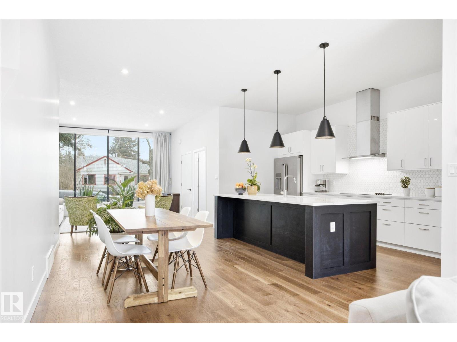 9821 85 AV NW, Edmonton