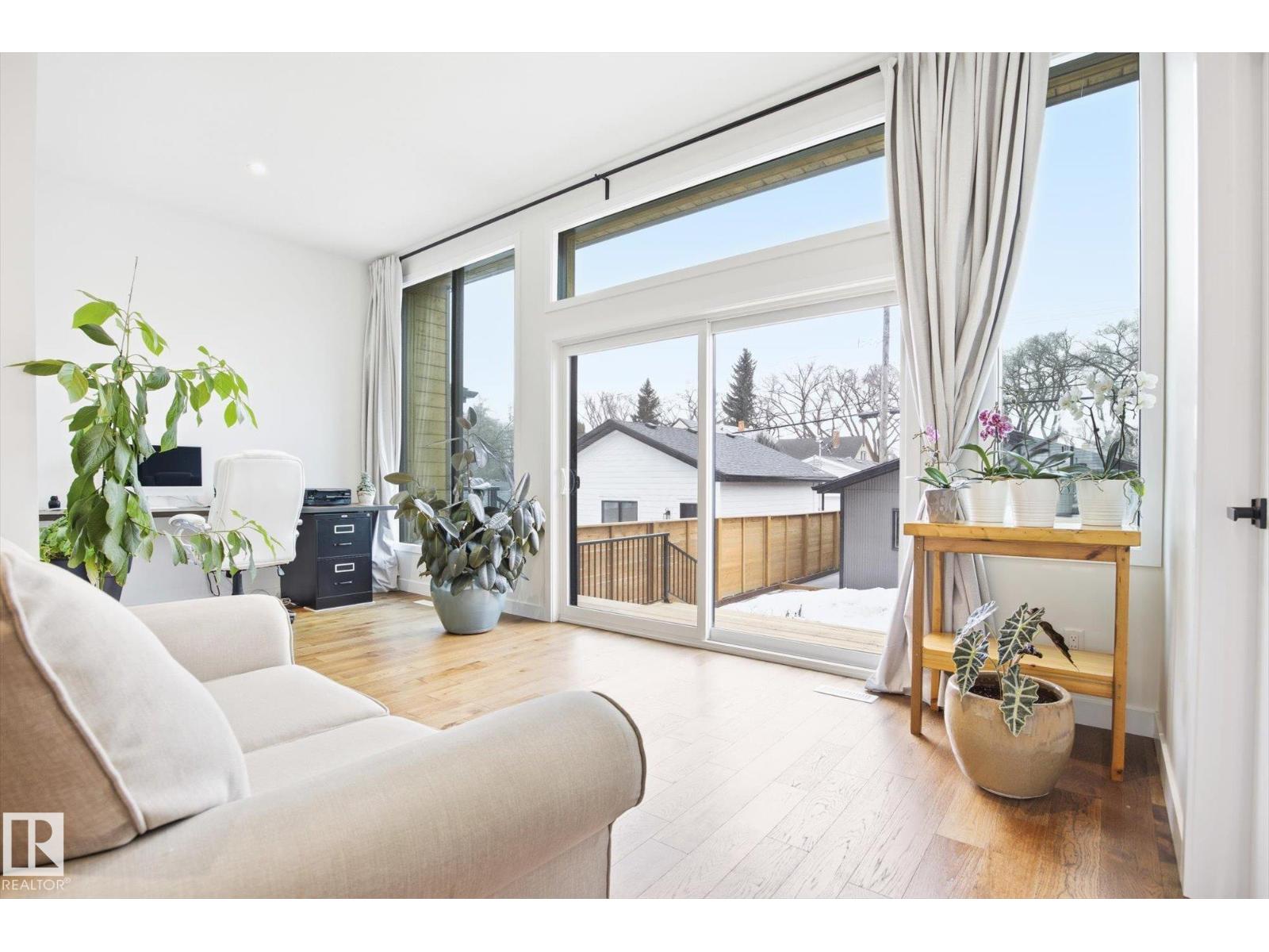 9821 85 AV NW, Edmonton