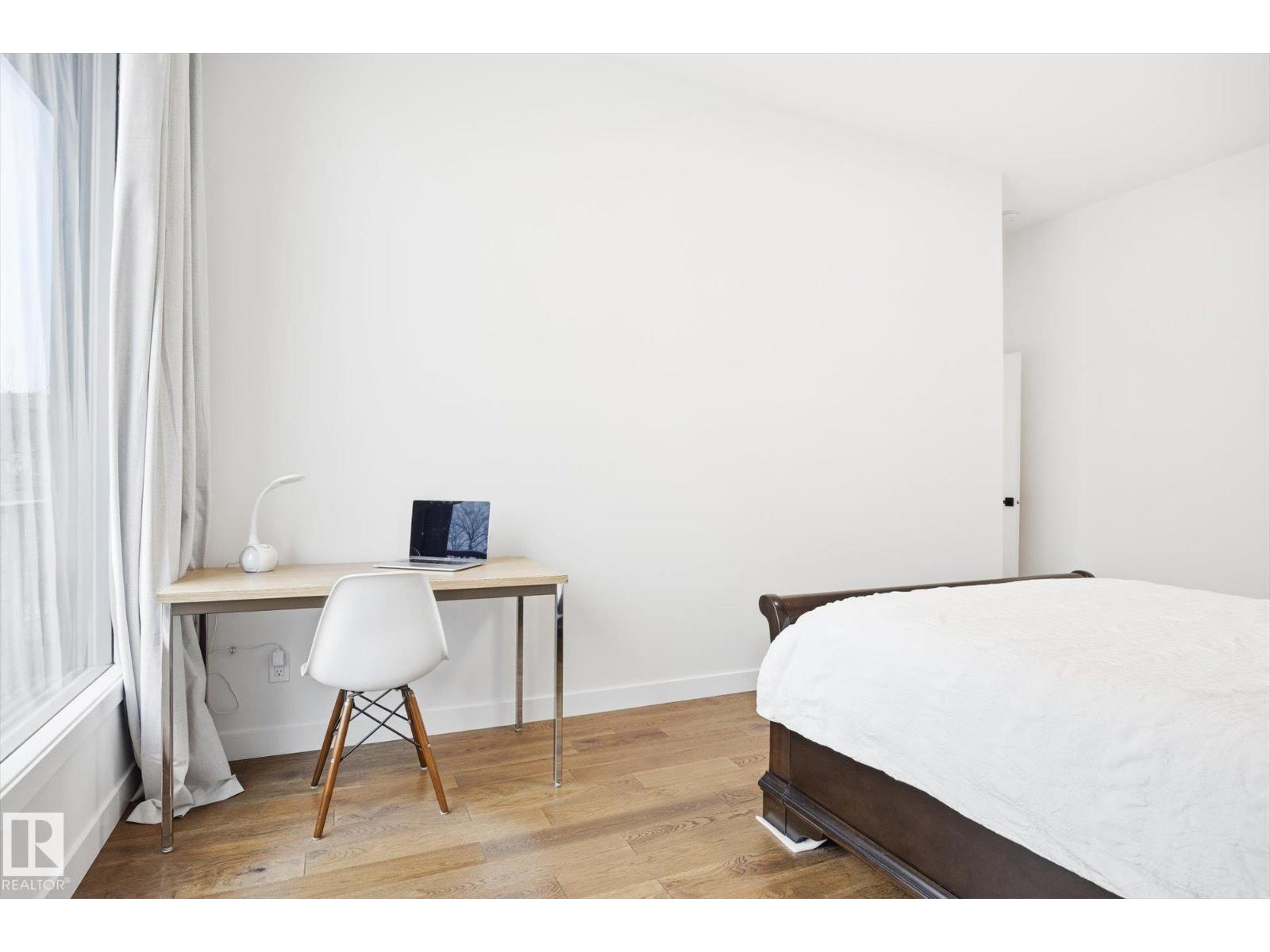 9821 85 AV NW, Edmonton