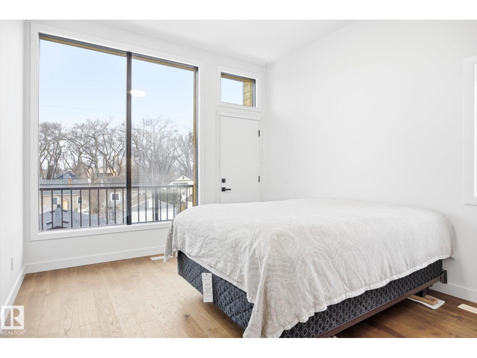 9821 85 AV NW, Edmonton