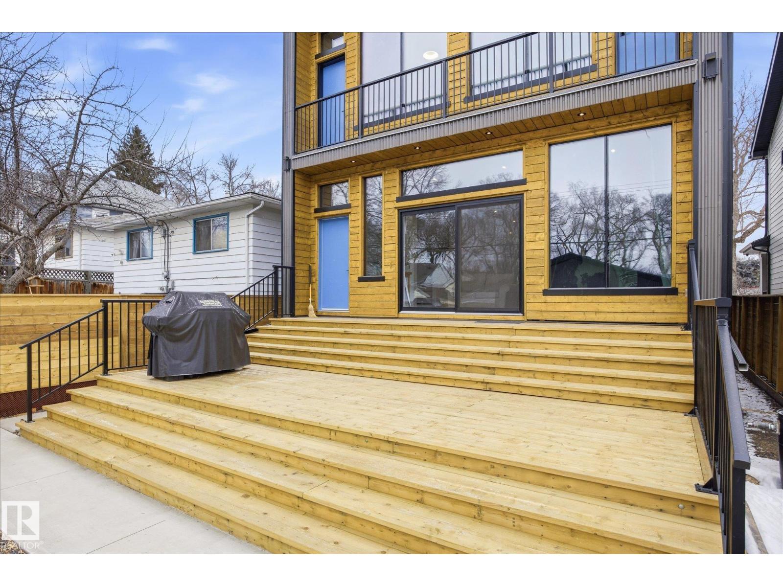 9821 85 AV NW, Edmonton