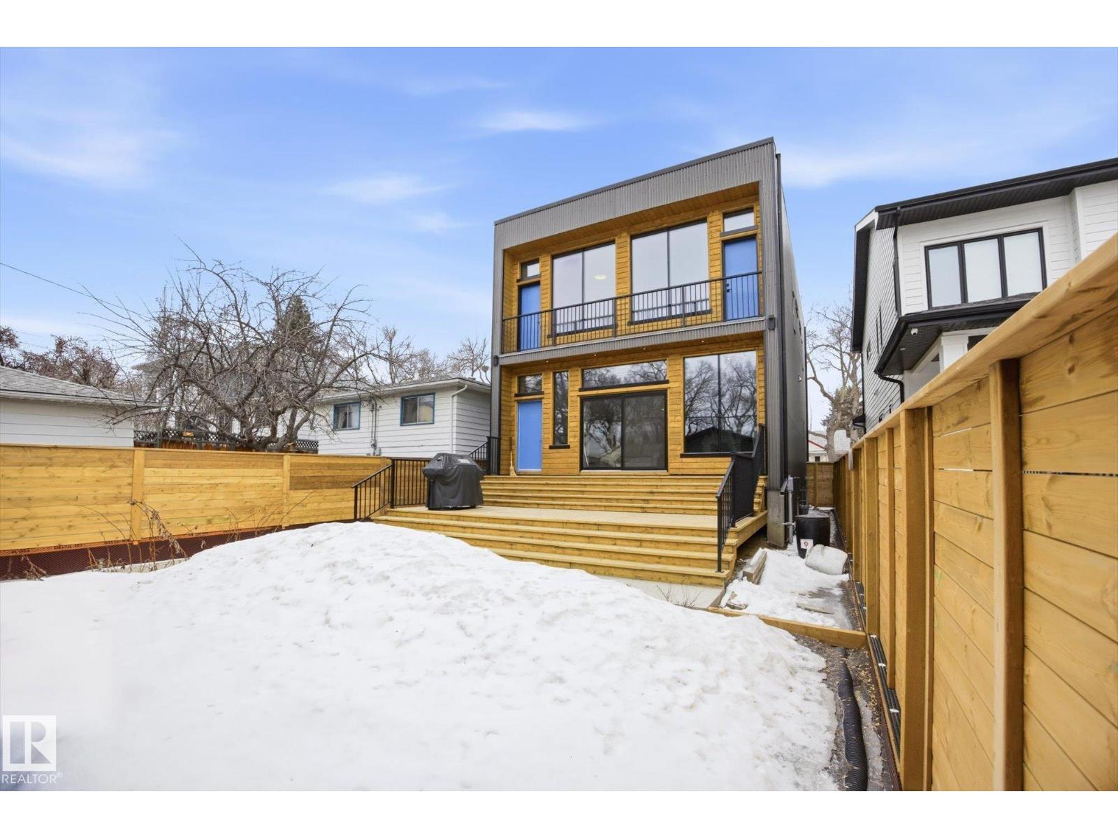 9821 85 AV NW, Edmonton