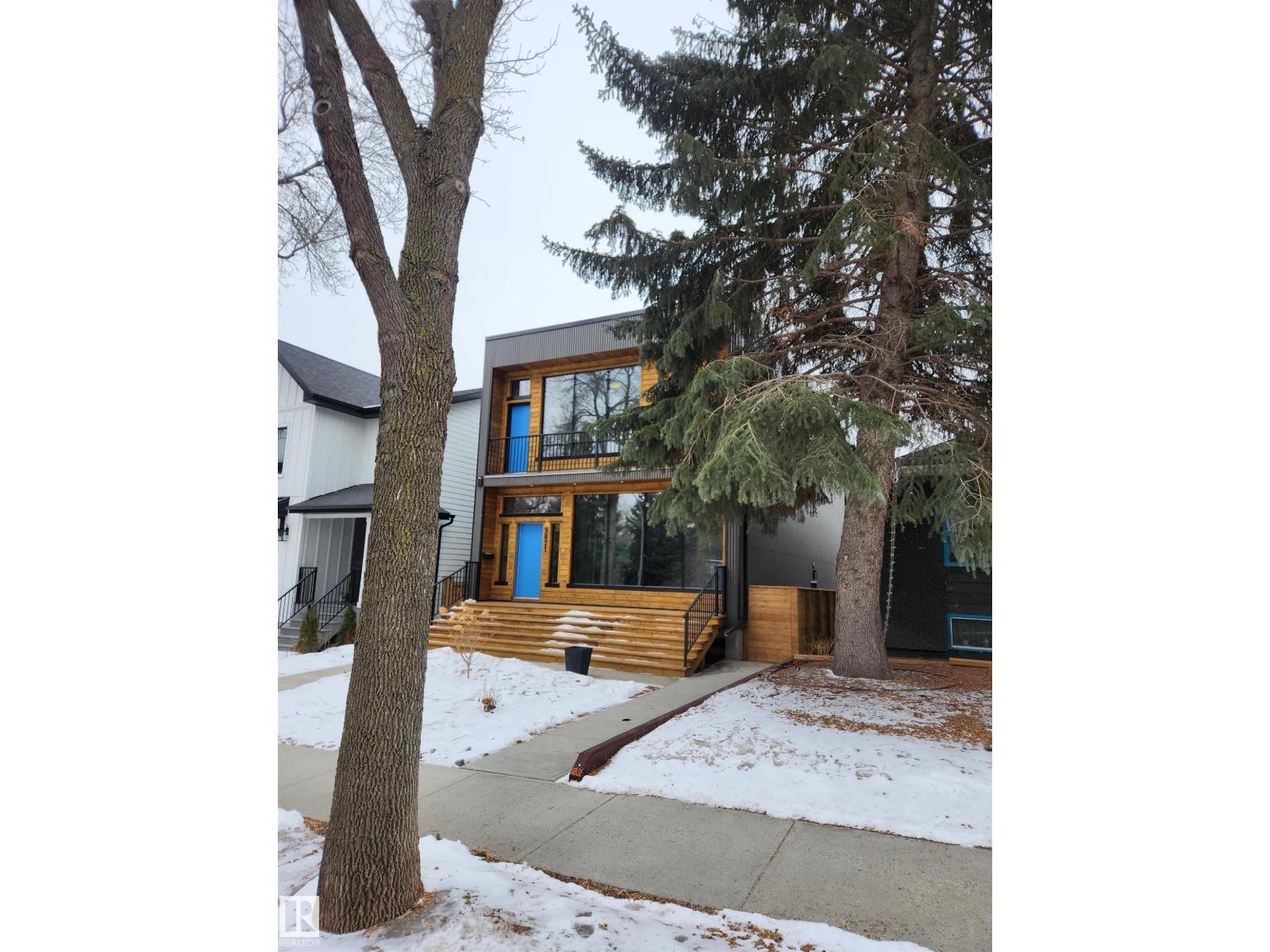 9821 85 AV NW, Edmonton