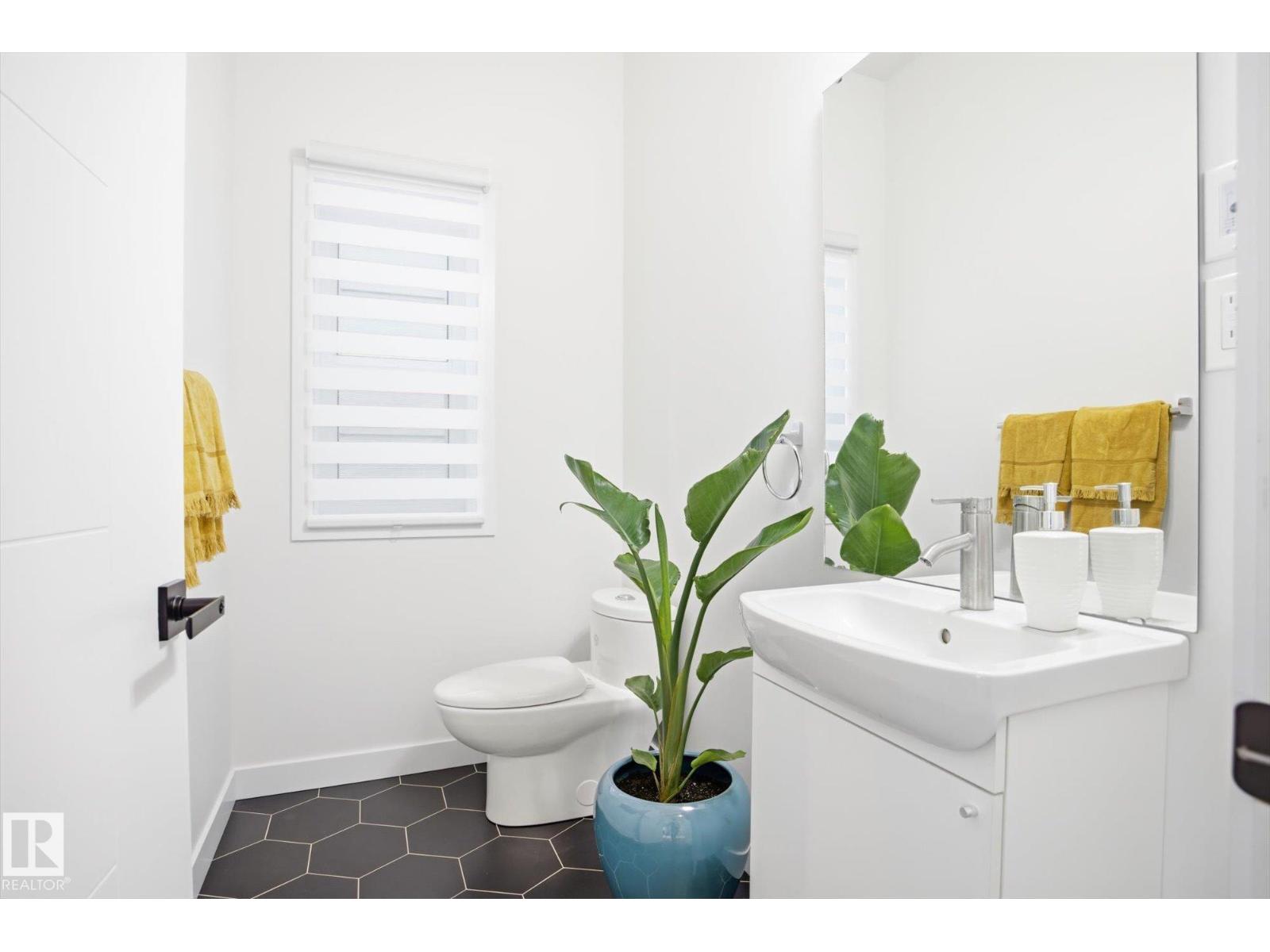 9821 85 AV NW, Edmonton