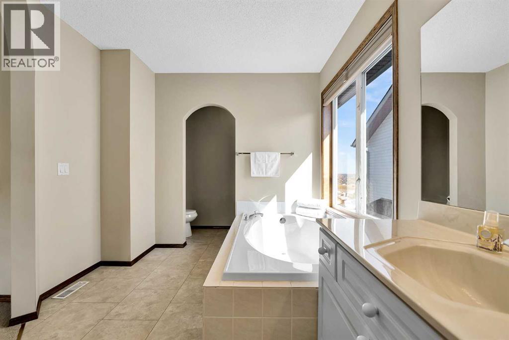 Single Family House for Sale in  Edgebrook Park NW Edgemont Calgary 